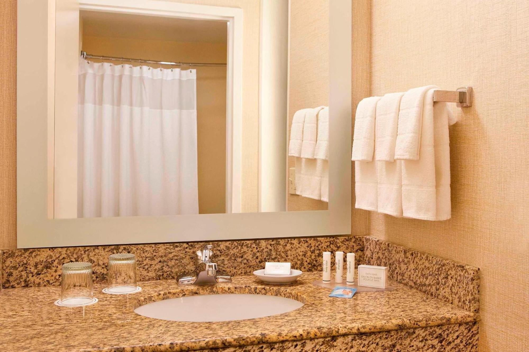 Springhill Suites Boston Пийбоди Екстериор снимка